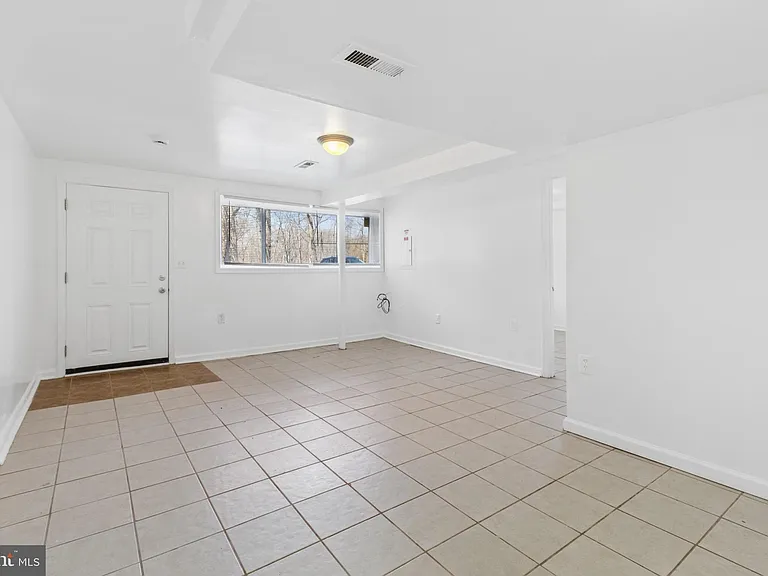 407 Lebaum St SE #4 — Photo 5