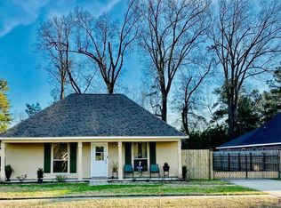 8020 Carlton Roberts Blvd, Denham Springs, LA 70726