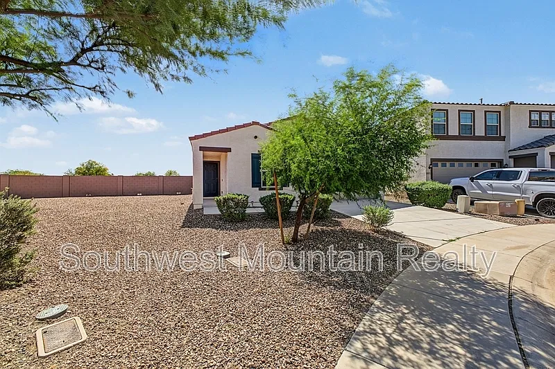 3 bed, 2.0 bath, 1606 sqft, $1,595 — Photo 4