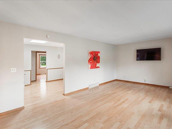 5th image of 65 Galloway Ln