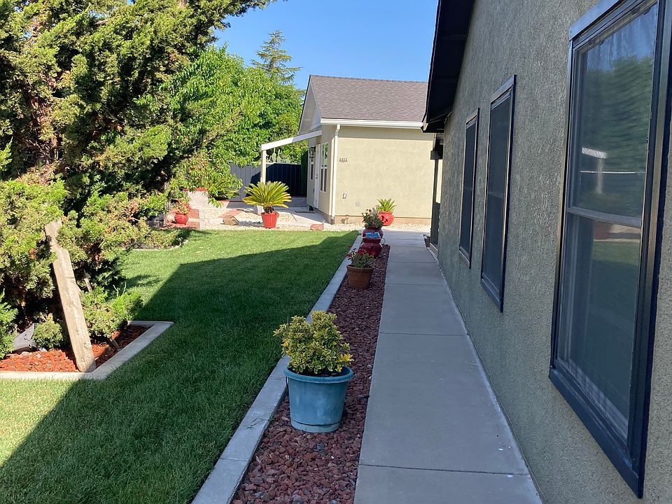 WALKWAY TO BACK HOUSE