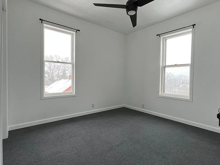 586 Arlington St — Photo 9