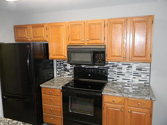 3rd image of 535 Cloverfield Ln APT 303