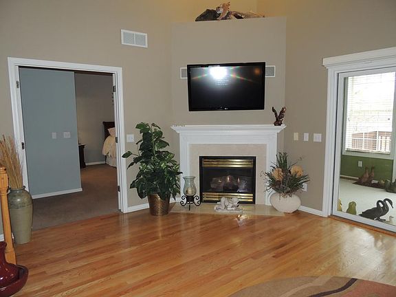 4th image of 427 Meadowood Ln