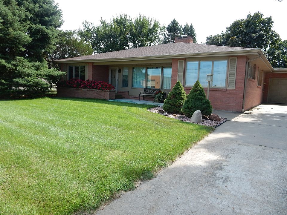 Well Kept Custom Home!