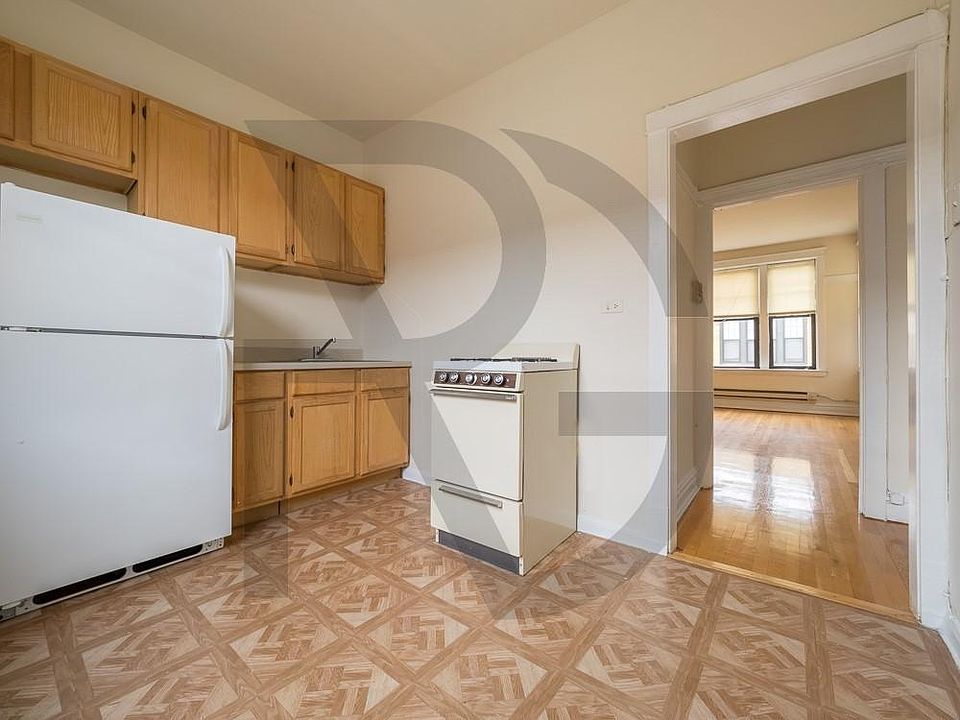 2nd image of 719 W Barry Ave #723A2