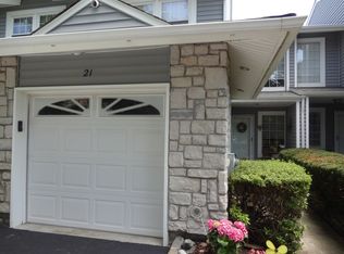 21 Hampshire Ct, Holbrook, NY 11741
