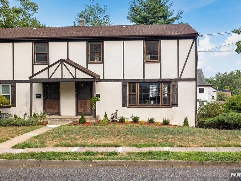 611 Cliff St — Photo 1