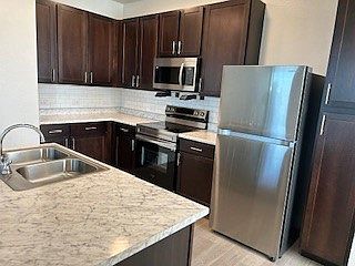 3rd image of 2100 Memorial Dr #1B-1Ba-728Sqft