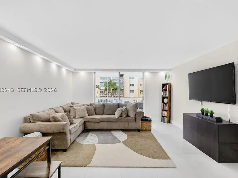 400 NE 12th Ave #303 — Photo 15