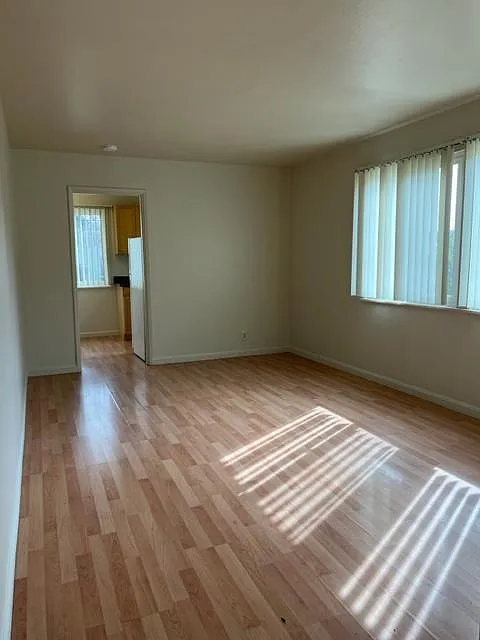 Building Photo - 647 E 17th St #236