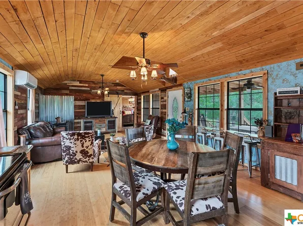 276 Stallion Springs Dr, Fischer, TX 78623