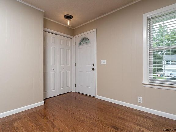 3rd image of 20 Pawling St