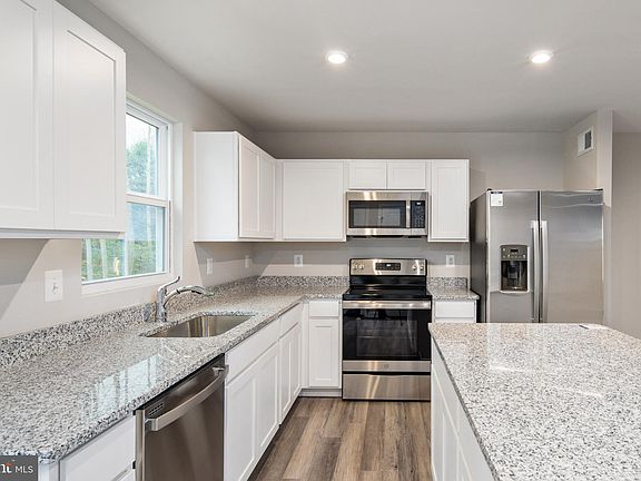 4th image of 1800 Glenmere Rd