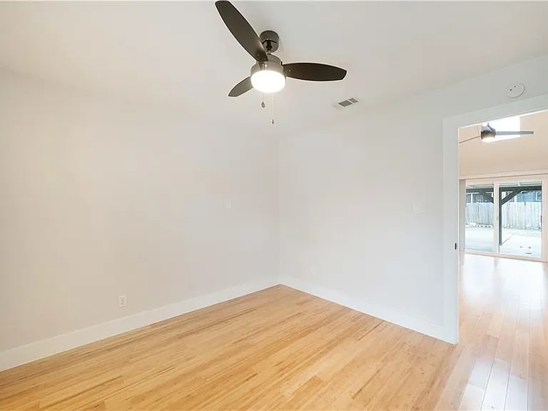 2515 Berkett Dr — Photo 17