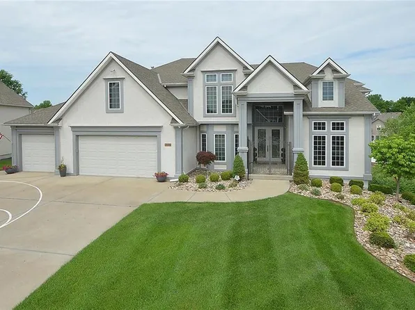 6310 N Kensington Ct, Gladstone, MO 64119