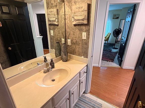 4th image of 11737 Sanbury Ln