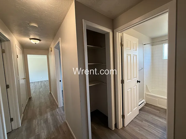 2909-2911 E Rockwell Ave — Photo 10