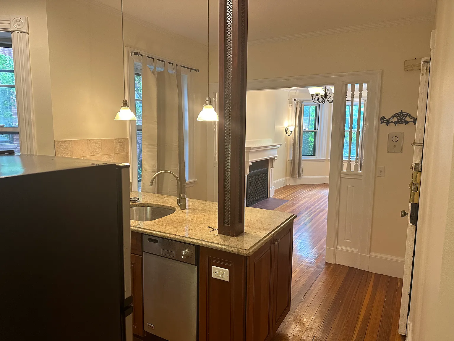1 bed, 573 sqft, $2,700 — Photo 2