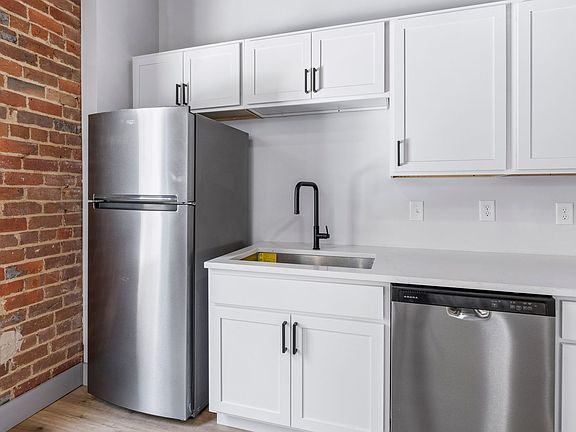 5th image of 213 E Main St #202