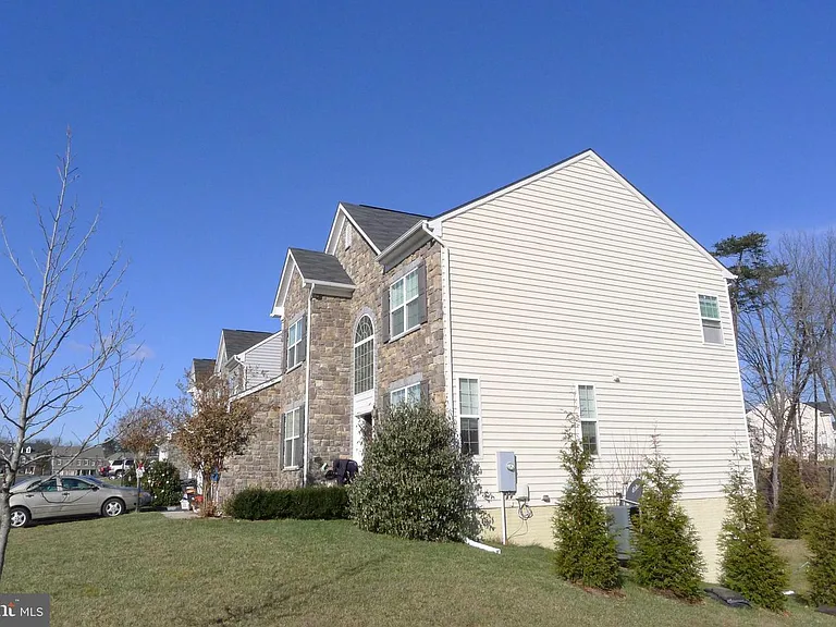 1926 Belleville Dr NE — Photo 2