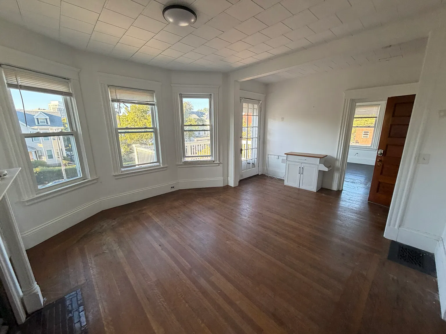 2 bed, 1.0 bath, 1400 sqft, $2,400 — Photo 1