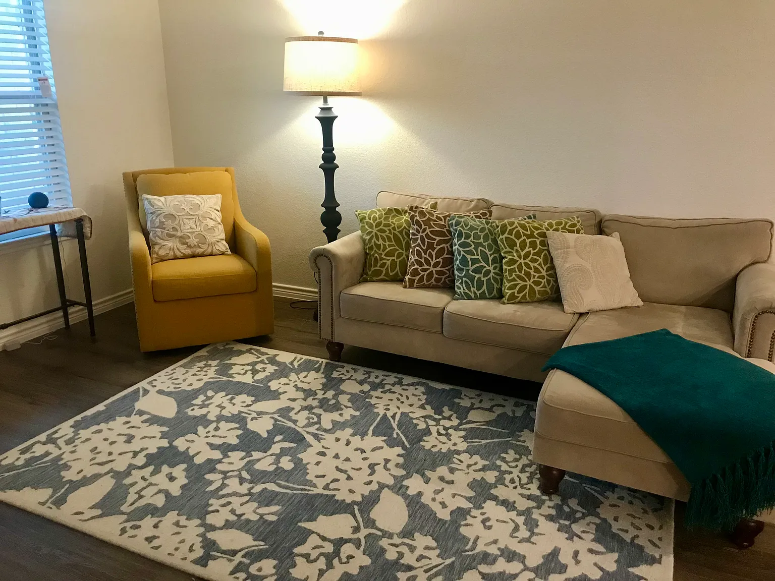 3 bed, 1272 sqft, $2,340 — Photo 2