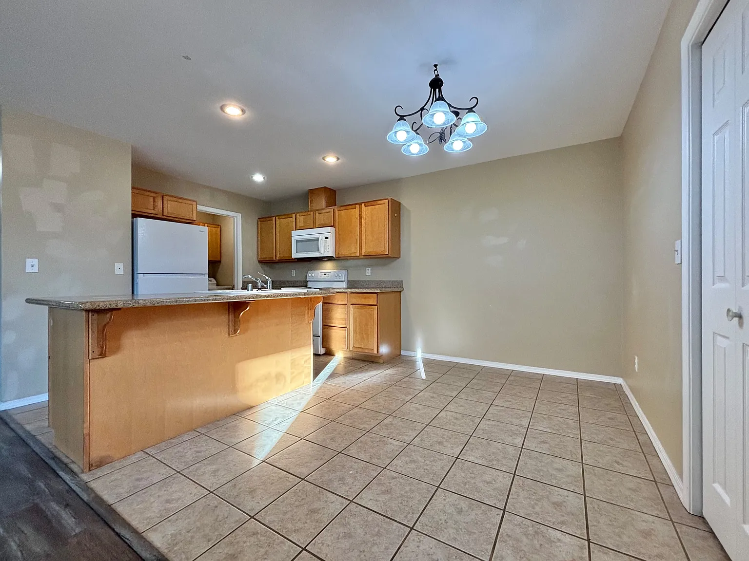 3 bed, 1100 sqft, $1,995 — Photo 4
