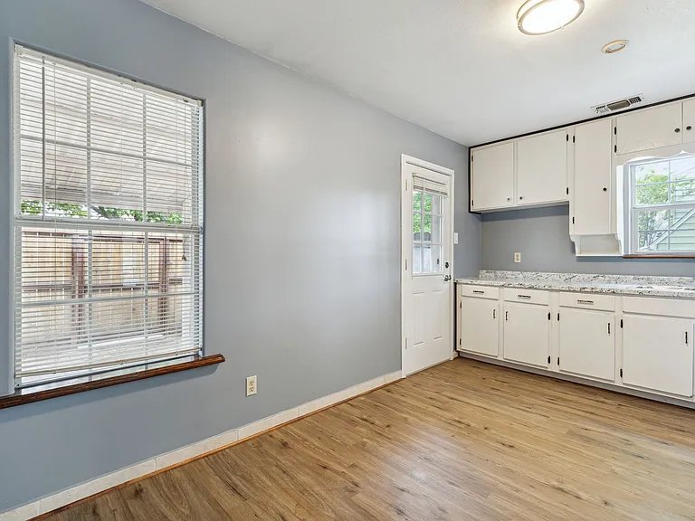 1424 Knight St — Photo 22