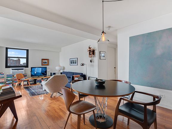 3rd image of 6030 N Sheridan Rd APT 901