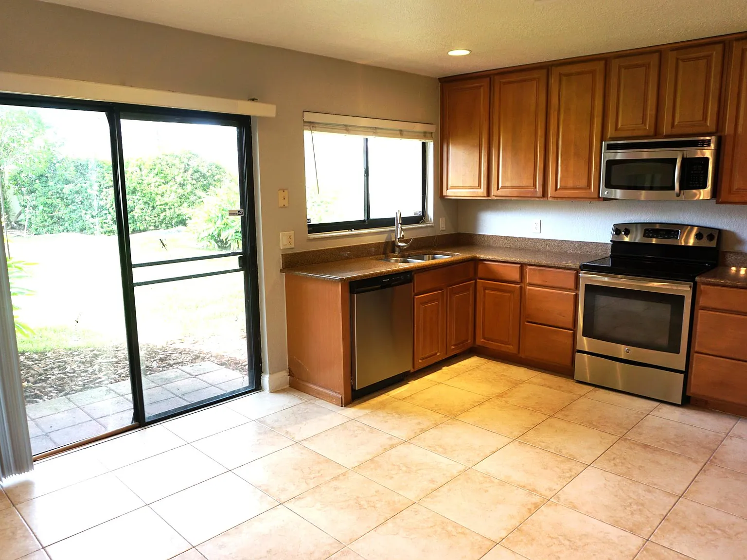 8029 N Madeira Ct — Photo 4