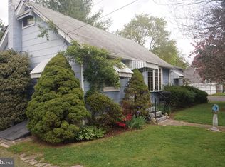 987 Dixon Ave, Croydon, PA 19021