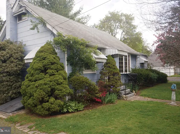 987 Dixon Ave, Croydon, PA 19021