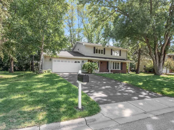 6817 Saint Patricks Ln, Edina, MN 55439
