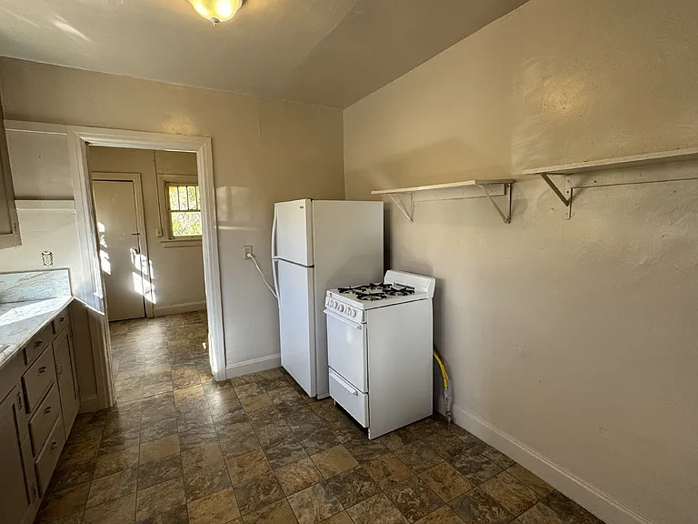 606 E Willis St — Photo 3