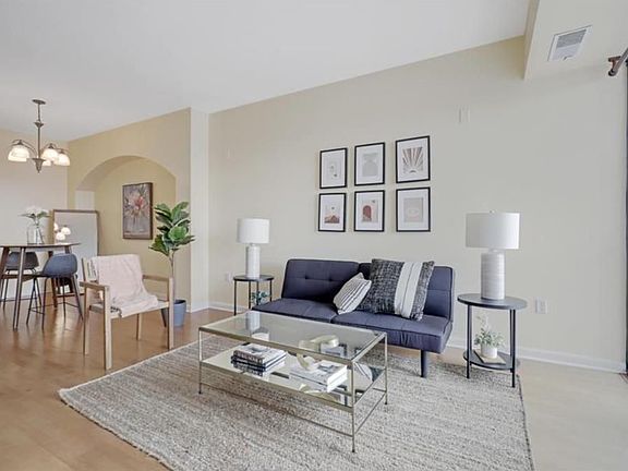 3rd image of 500 Grant St E #1905