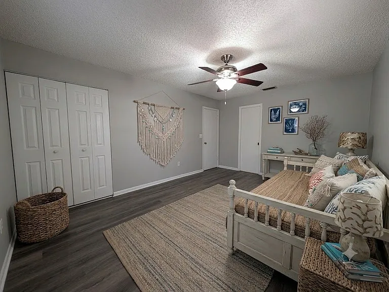 11511 Grove Ln — Photo 9
