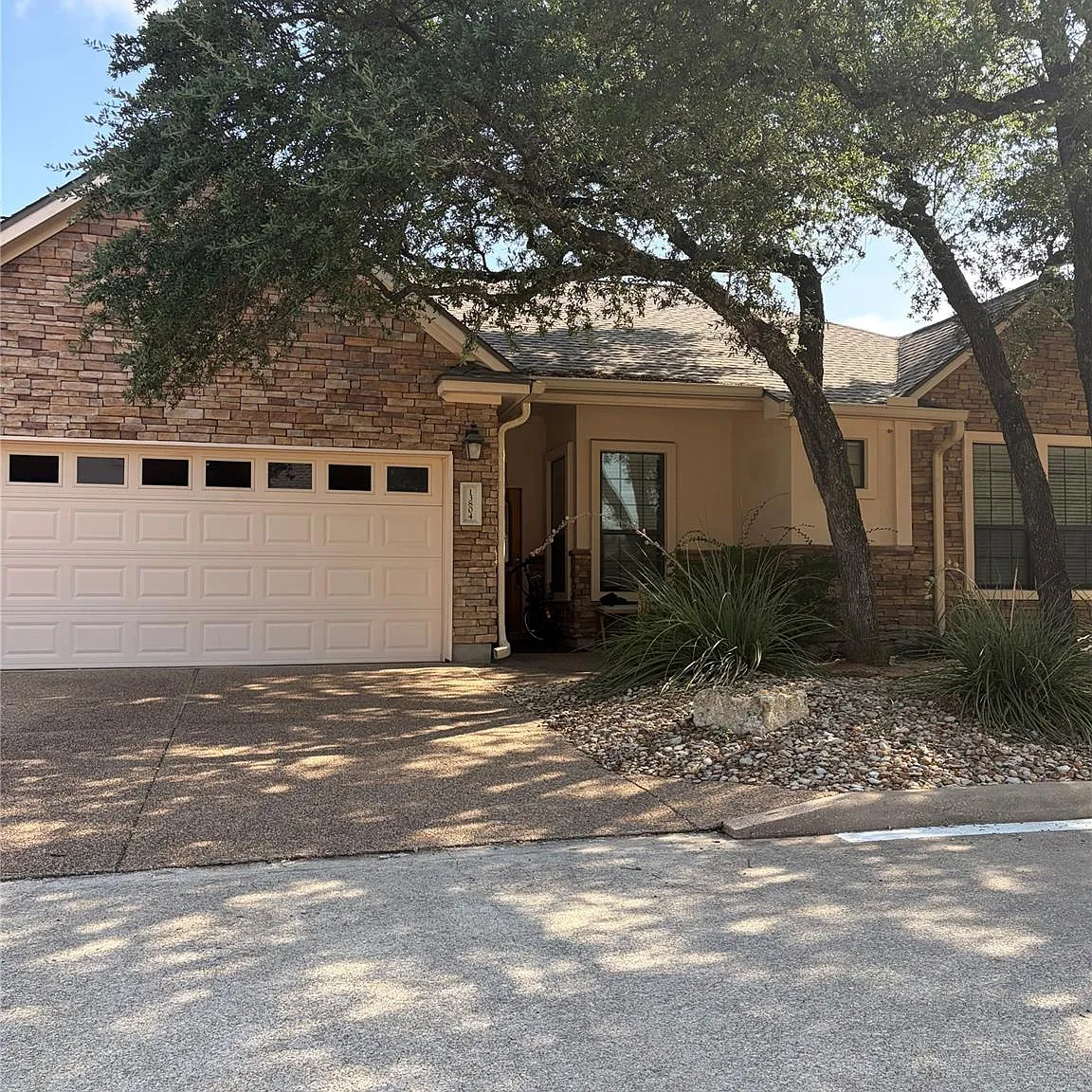 3 bed, 2.0 bath, 1537 sqft, $2,300 — Photo 1