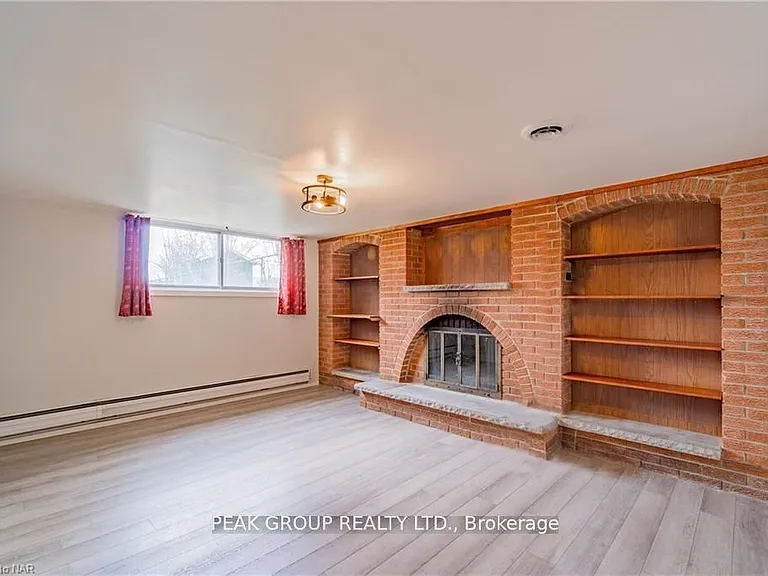 248 Bertie St #LOWER — Photo 8
