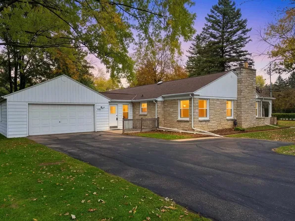 1636 Lost Dauphin Rd, De Pere, WI 54115