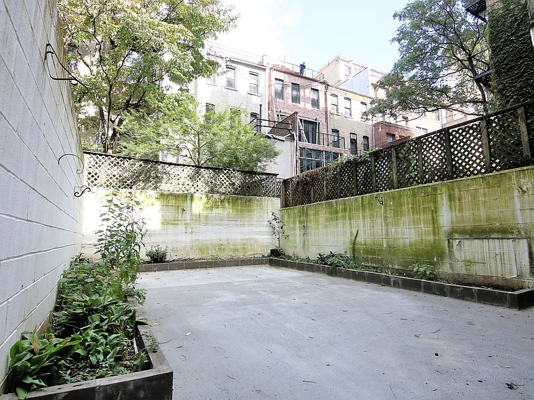 325 W 87th St #1R — Photo 9