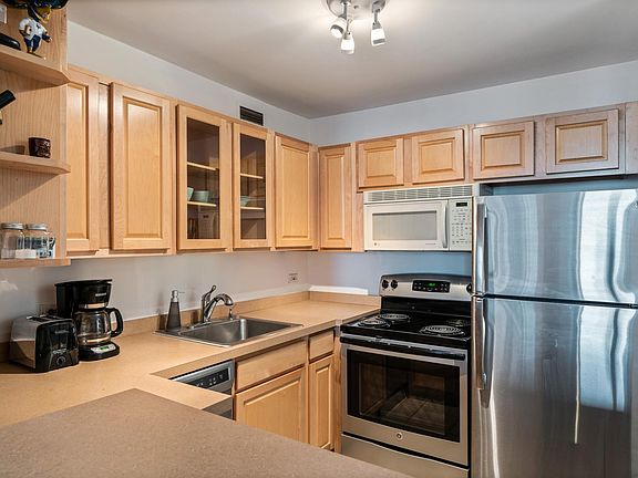 3rd image of 1030 N State St APT 2F