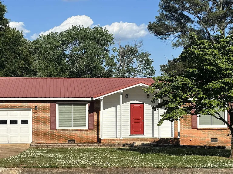 510 Clift Dr — Photo 35