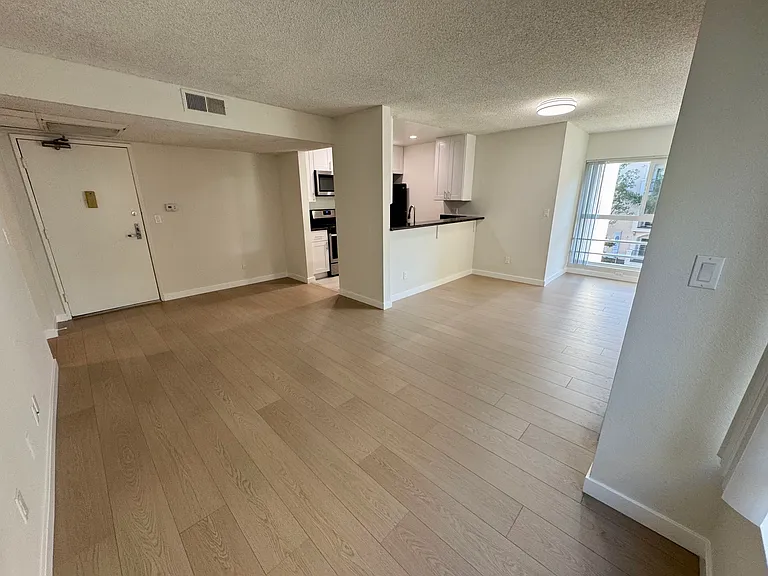 10911 Rochester Ave #202 — Photo 4