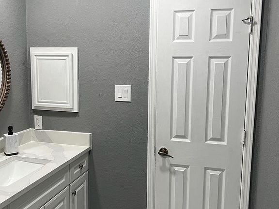 4th image of 836 Crooked Creek Ln