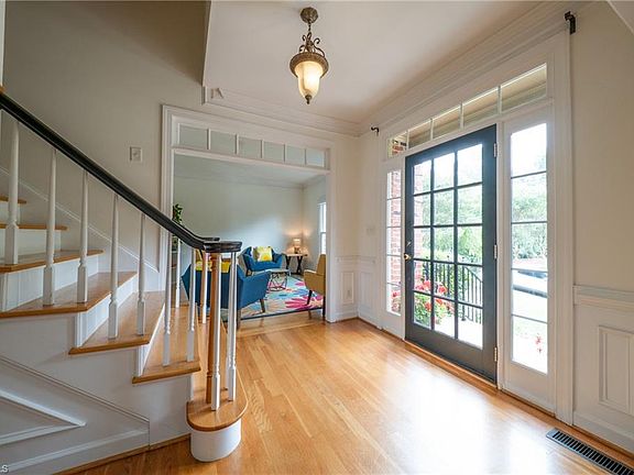 3rd image of 3713 Burbank Ln
