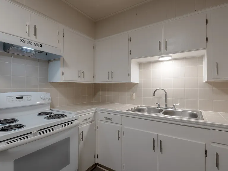 525 12th St #8 — Photo 15