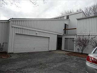 1st image of 15 Sutton Pl #15