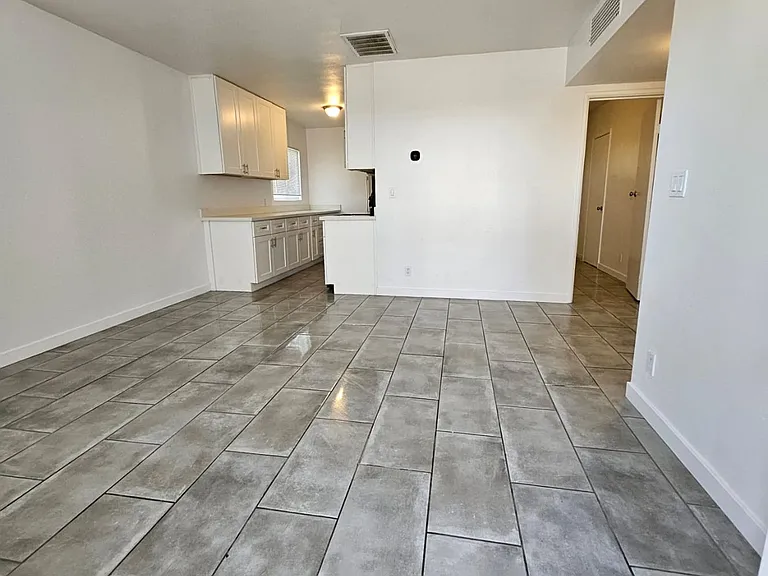 1422 S Casino Center Blvd — Photo 5