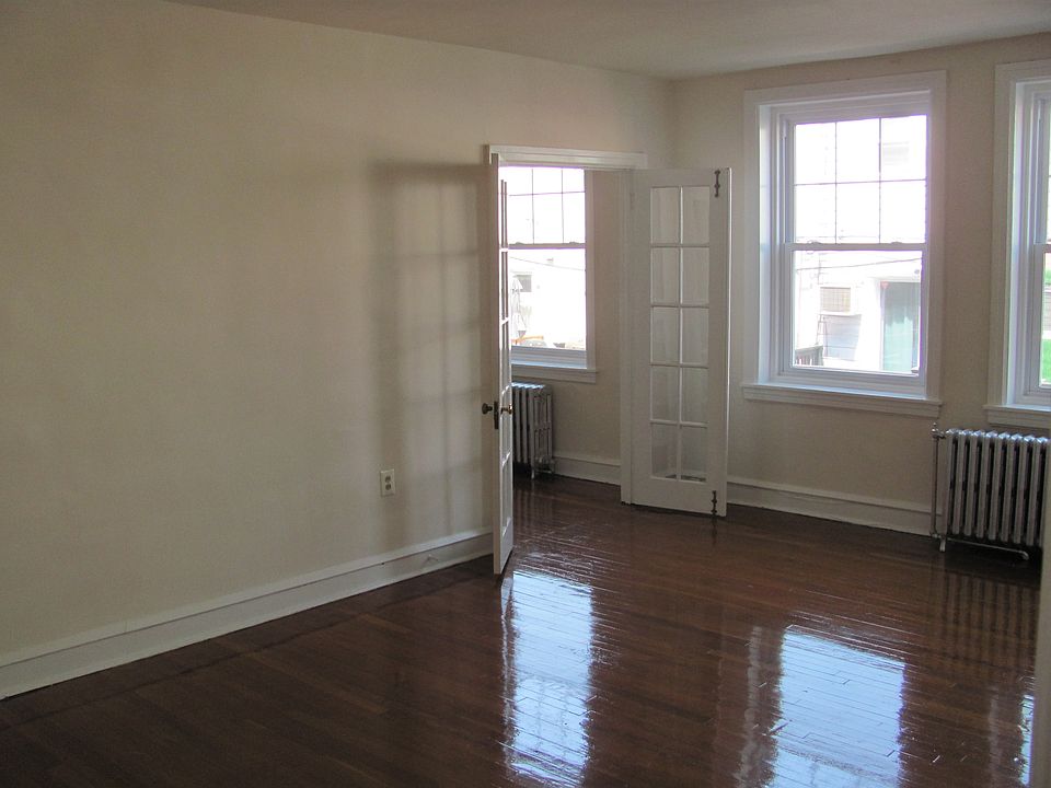 1st image of 7000 Lincoln Dr #C2